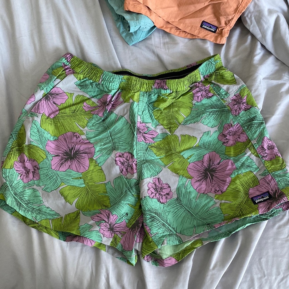 EUC floral 5 in womens patagonia baggie shorts